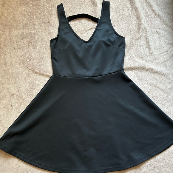 Cute little black dress Junior size S\M - Picture 2 of 4